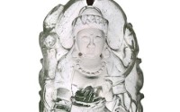 水晶吊坠如何选购 三招识别水晶吊坠好坏