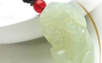 翡翠貔貅吊坠的佩戴方法 翡翠貔貅吊坠怎么戴