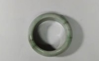 佘太翠手镯什么颜色算***品