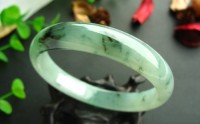 翡翠手镯选购 方法正确才能锦上添花