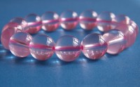 粉水晶手链佩戴介绍 佩戴作用、男女佩戴、佩戴后保养