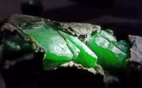 翡翠原石怎么保养 需要天天上水吗
