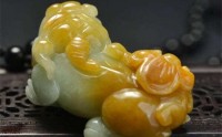 赌翡翠原石黑石头有什么窍门