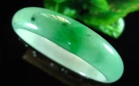 翡翠酸洗染色过放大图片，鉴别翡翠b+c货的方法