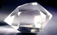 水晶有磁场是真的吗 水晶有磁场是什么意思