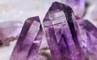 紫水晶产地哪里最好 紫水晶买什么牌子的