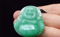 水种翡翠有绿色的东西是怎么回事
