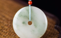 佘太翠是什么宝石？产地，价格，寓意，保养，鉴别，禁忌