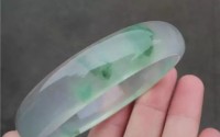 一杯水鉴别翡翠准吗？如何用一杯水鉴别翡翠