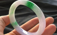 翡翠玉手镯多少钱一个 挑选翡翠的四个口诀