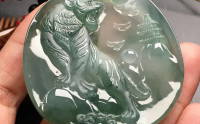戴翡翠老虎吊坠的寓意是什么
