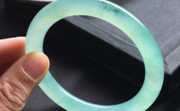 翡翠手镯戴哪个手比较好 翡翠手镯哪个品种最好