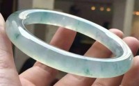 翡翠的透明度与什么有关