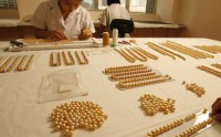 金珍珠真假鉴别方法 从外观鉴别、灼烧法、摩擦法