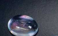 白色月光石的作用与功效 月光石是什么类宝石