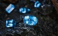 海蓝宝石多少钱一克拉，海蓝宝石的市场价格表2025年