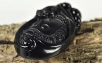 黑曜石睡觉放床头辟邪吗，床头不能辟邪