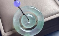 翡翠吊坠适合什么链子 翡翠吊坠配链子好还是绳子好