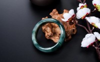 怎么辨别是不是真翡翠？