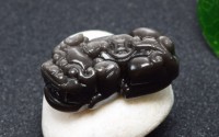 银曜石戴在哪个手上