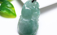 葫芦配小猴子翡翠吊坠的寓意是什么
